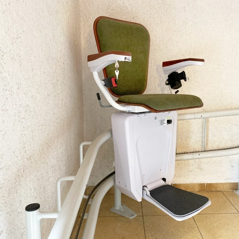Alpha Premium, Treppenlift Smaragdgrün, Einbaubeispiel